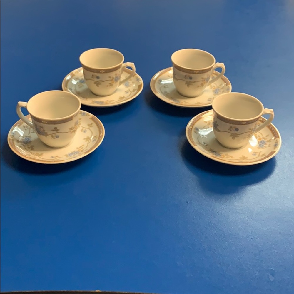 Cute little coffee ☕️ or tea set (4 cups 4 plates)